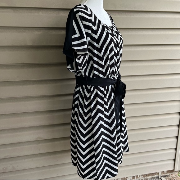 •Lane Bryant• Chevron Print Keyhole Back Dress - Size 14/16 - Picture 6 of 9